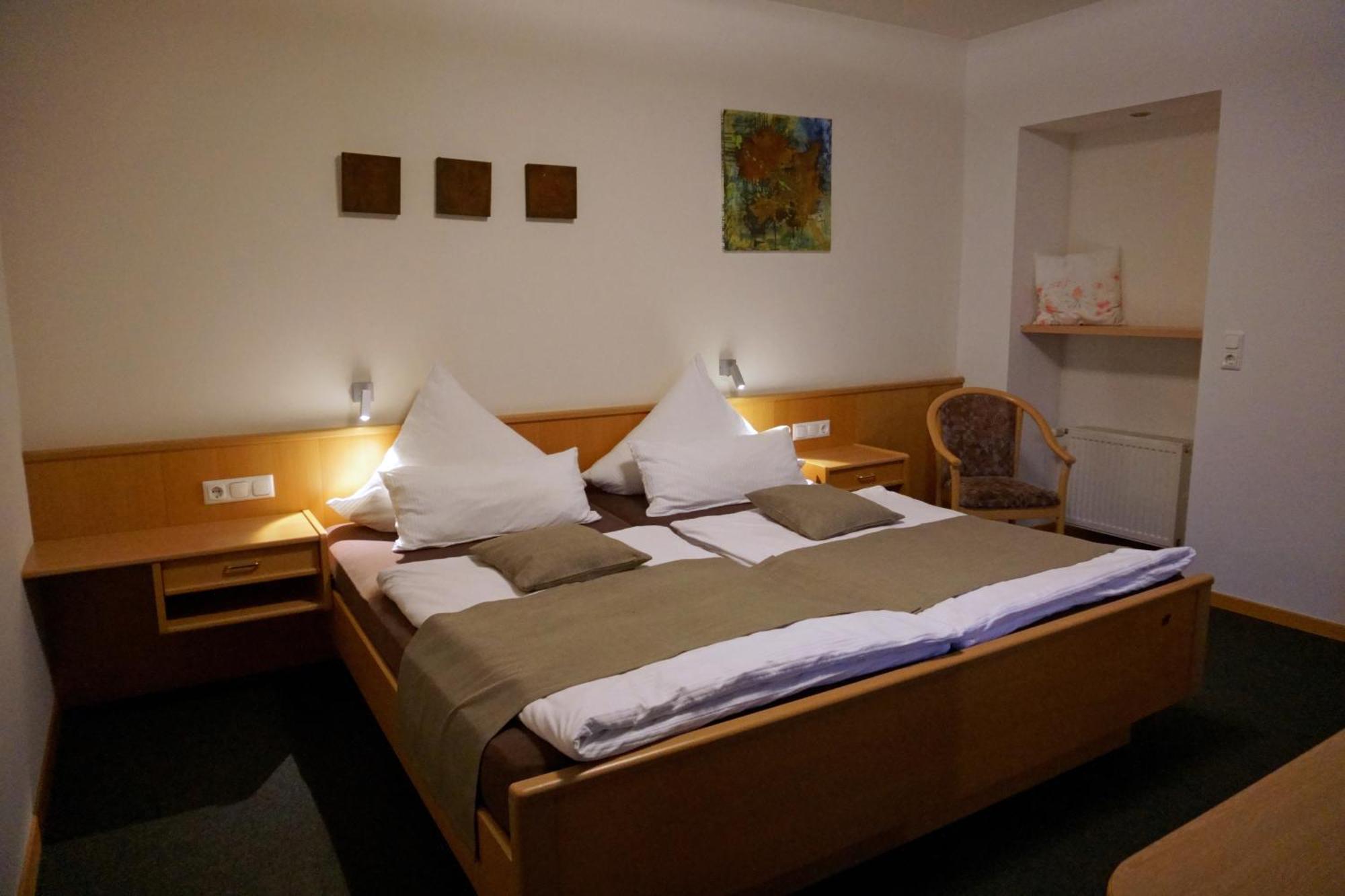 Gaestehaus Und Weingut Bernd Frieden Nittel Bagian luar foto