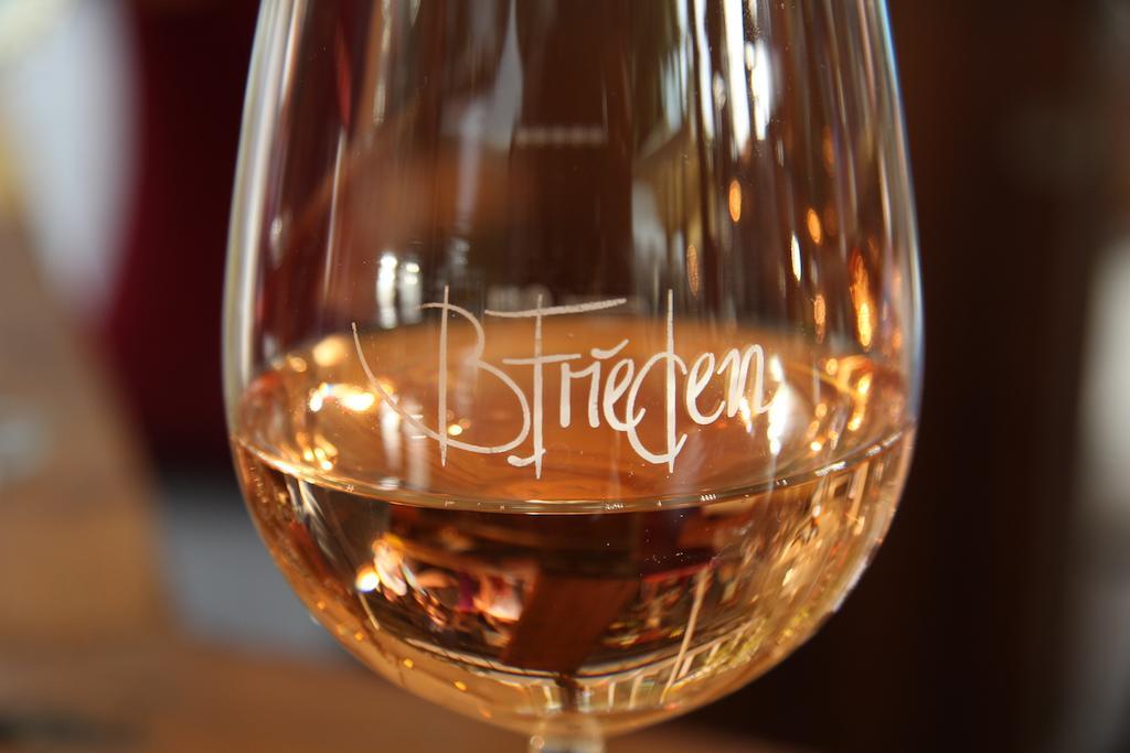 Gaestehaus Und Weingut Bernd Frieden Nittel Bagian luar foto
